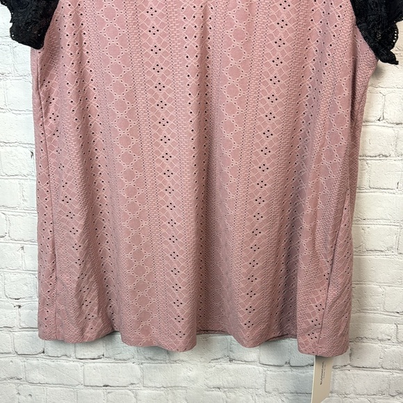 BloomChic Pink Eyelet & Black Lace Trim V Neck Short Sleeve Top Plus Siz… - Picture 5 of 6